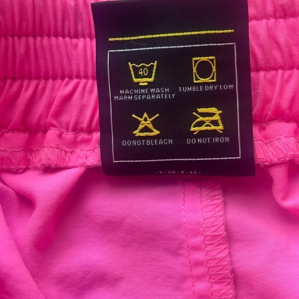 REVOLVE AGOLDE x associated Flo shorts. Size medium. - Picture 4 of 5